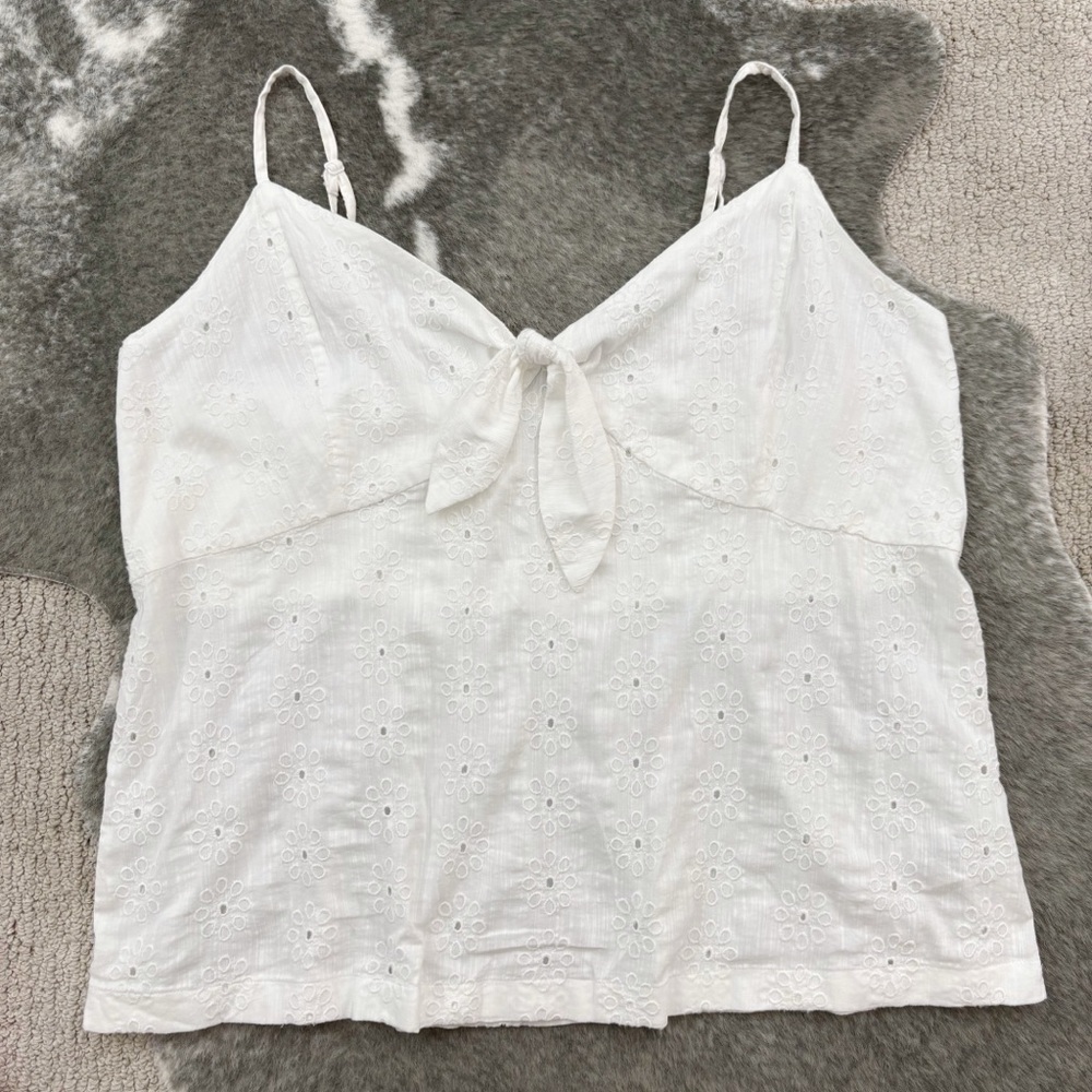 Old Navy Eyelet Tie Front Top - Picture 4 of 11